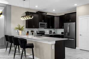 Microwave, dishwasher, high chair - 9 Bedrooms/ 5 Bathrooms/ Champions Gate (711 SS) (Davenport)