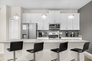 Private kitchen - 4 Bedroom/ 3 Bathroom Storey Lake (4821 ML) (Kissimmee)