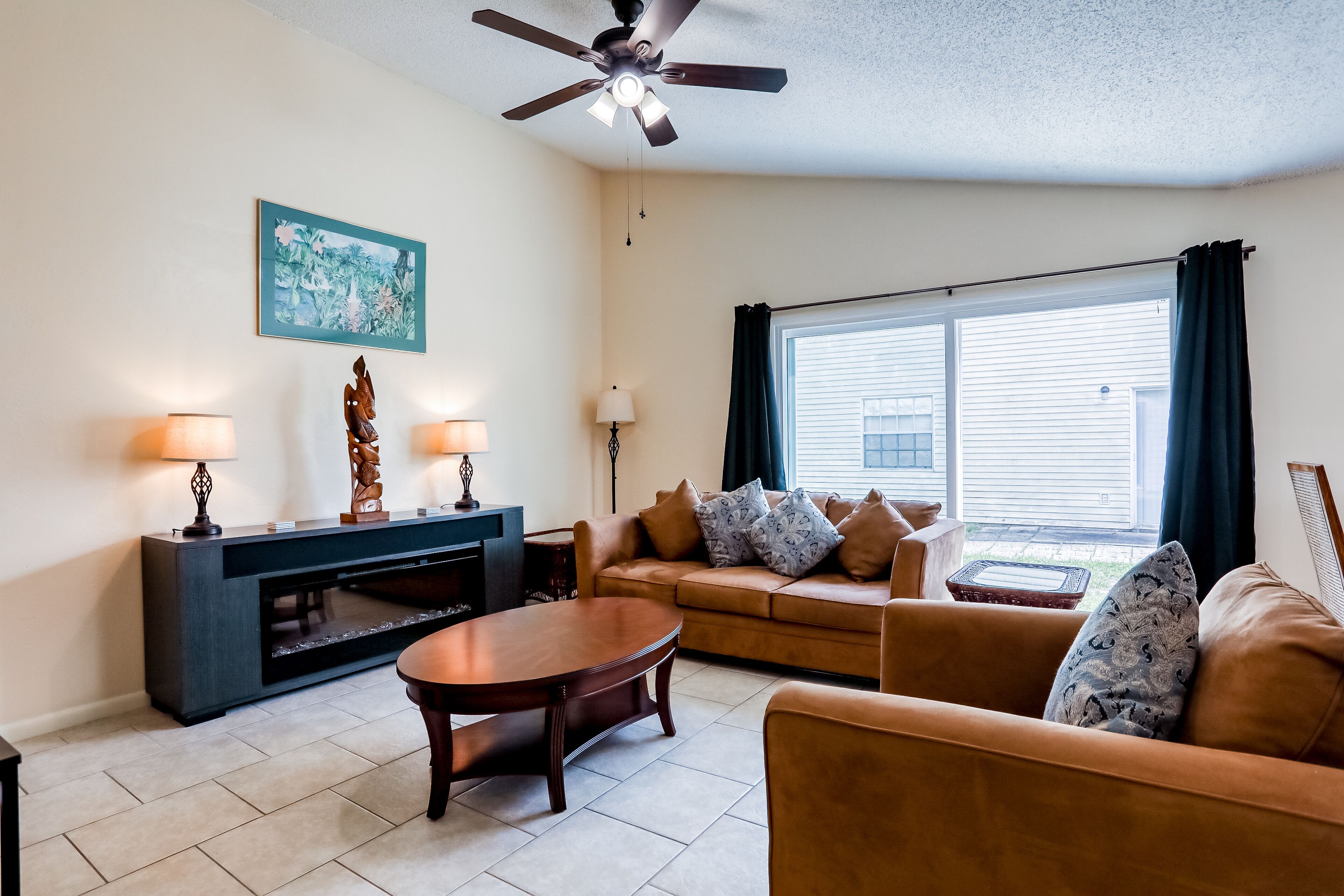 Dog-friendly Palm Coast duplex w/ private W/D, central AC, & electric fireplace