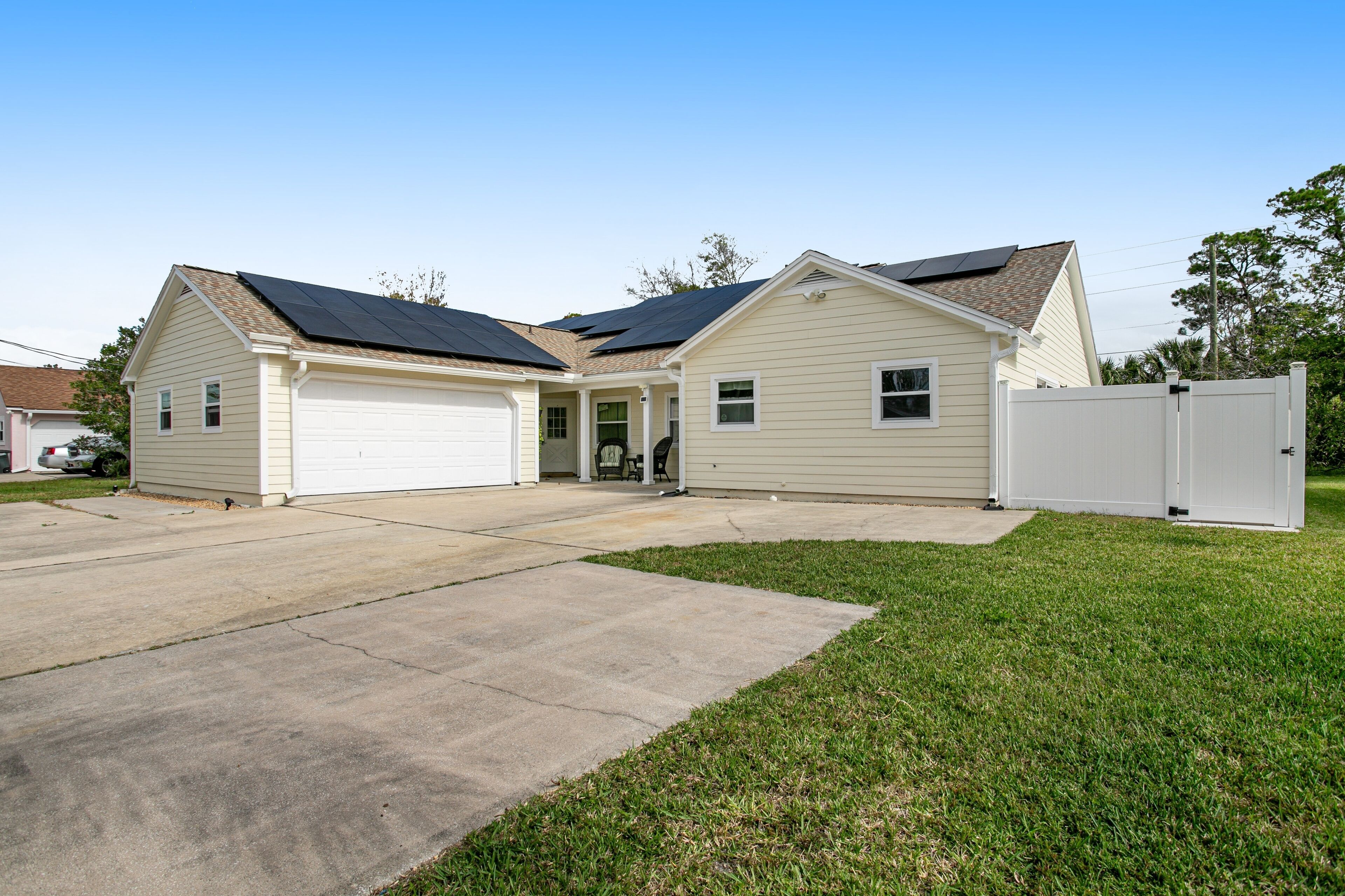 Dog-friendly Palm Coast duplex w/ private W/D, central AC