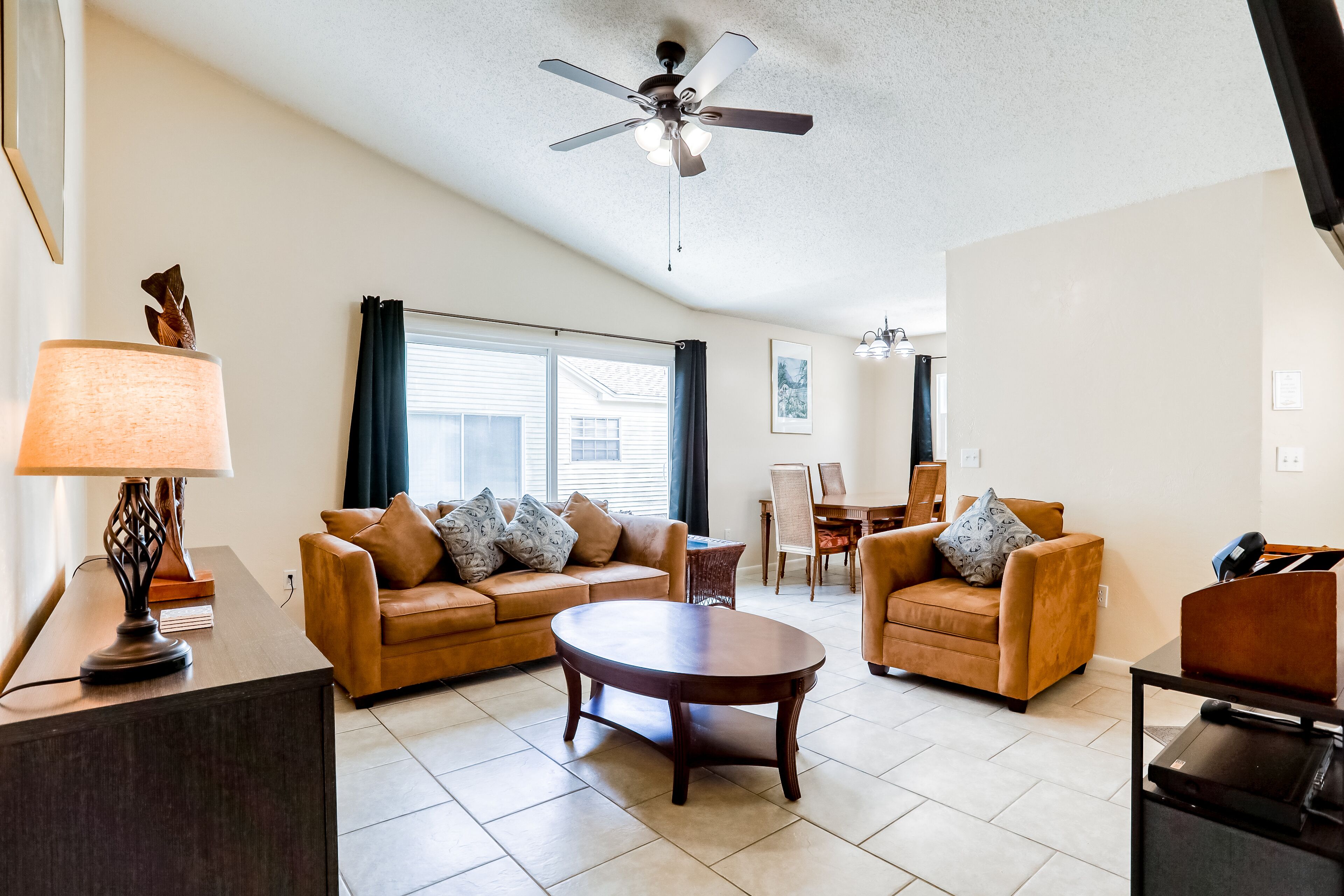 Dog-friendly Palm Coast duplex w/ private W/D, central AC, & electric fireplace