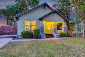 Exterior - Welcome to Bob’s Bungalow - Idyllic East Side (Austin)