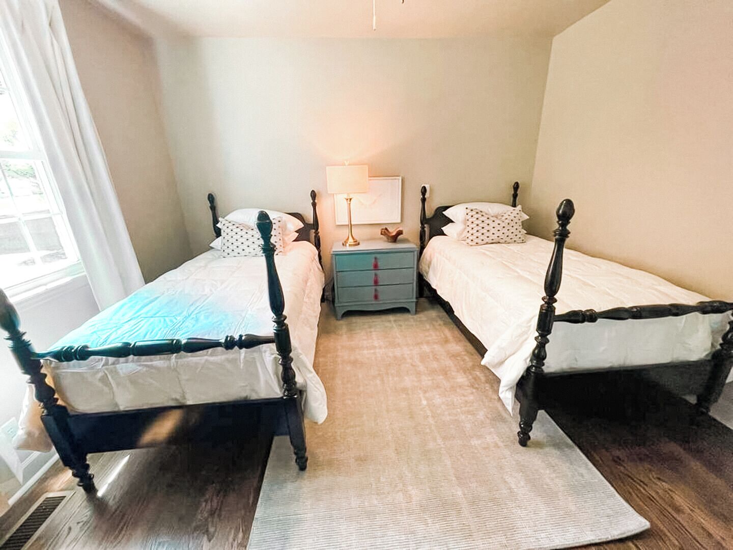 3 Schlafzimmer, Schreibtisch, Bügeleisen/Bügelbrett, Reisekinderbett
