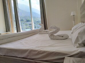 1 bedroom, free WiFi, bed sheets - Luxury Low Cost Rooms Dharamshala Lift Wi-fi 5G (Khanyara)