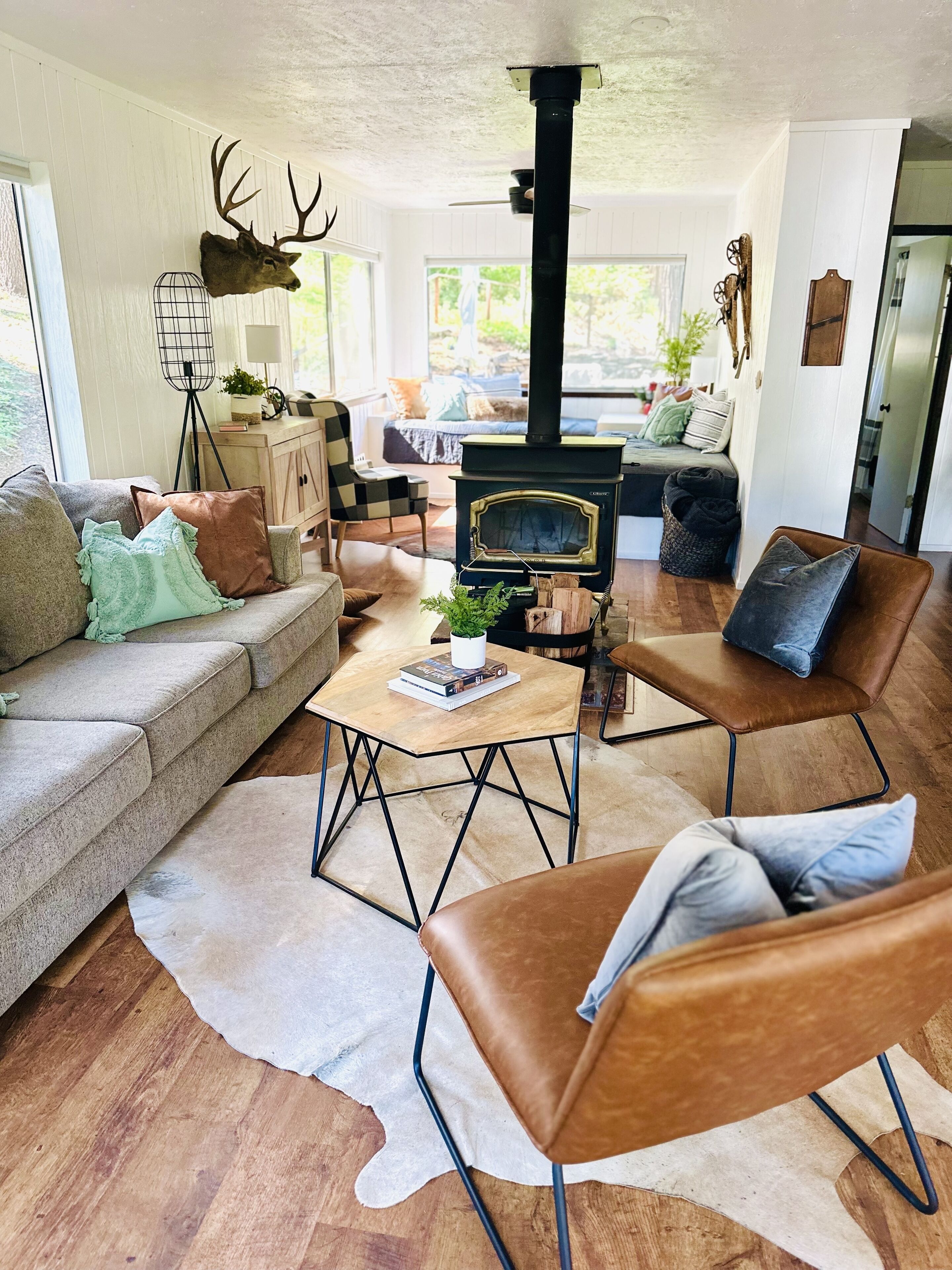 Little Black Cabin In the Woods-close to Pinecrest and Dodgeridge