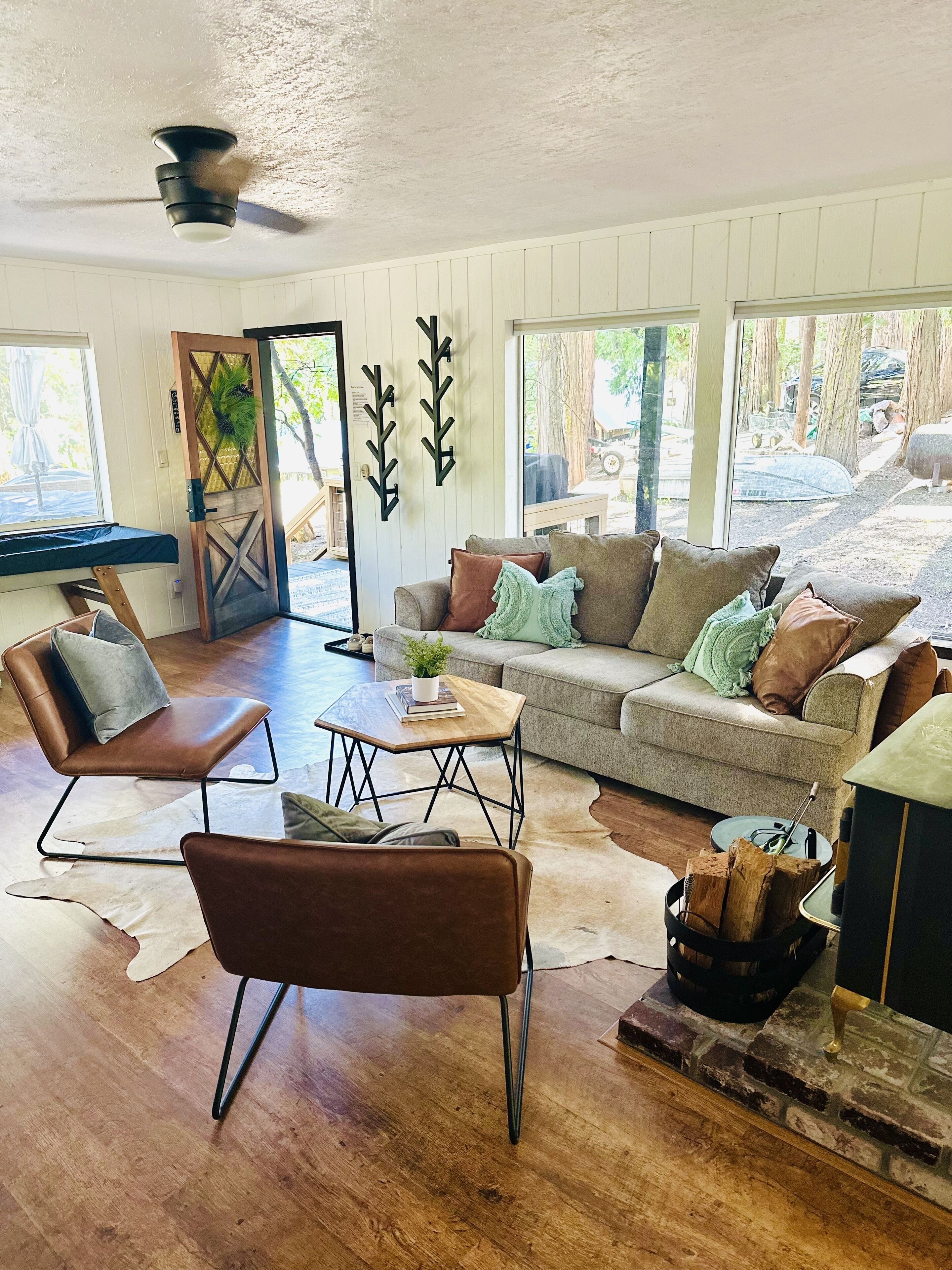 Little Black Cabin In the Woods-close to Pinecrest and Dodgeridge