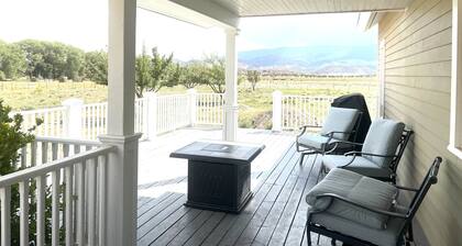 Bucolic views, spacious great room, short walk to center of town!