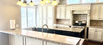 Bucolic views, spacious great room, short walk to center of town!