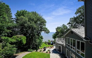 Property grounds - Spacious 5-Bedroom Waterfront Oasis with Private Dock, Pool and Hot Tub (Tracys Landing)