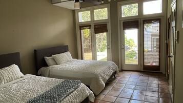 5 bedrooms, iron/ironing board, free WiFi, bed sheets