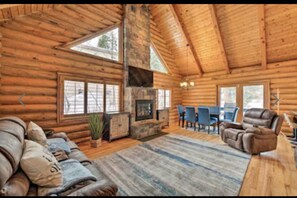 Smart TV, fireplace, table tennis