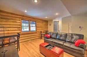Smart TV, fireplace, ping pong