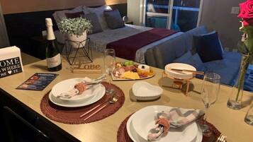 1 quarto, escrivaninha, Wi-Fi de cortesia, roupa de cama