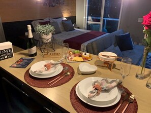 1 quarto, escrivaninha, Wi-Fi de cortesia, roupa de cama