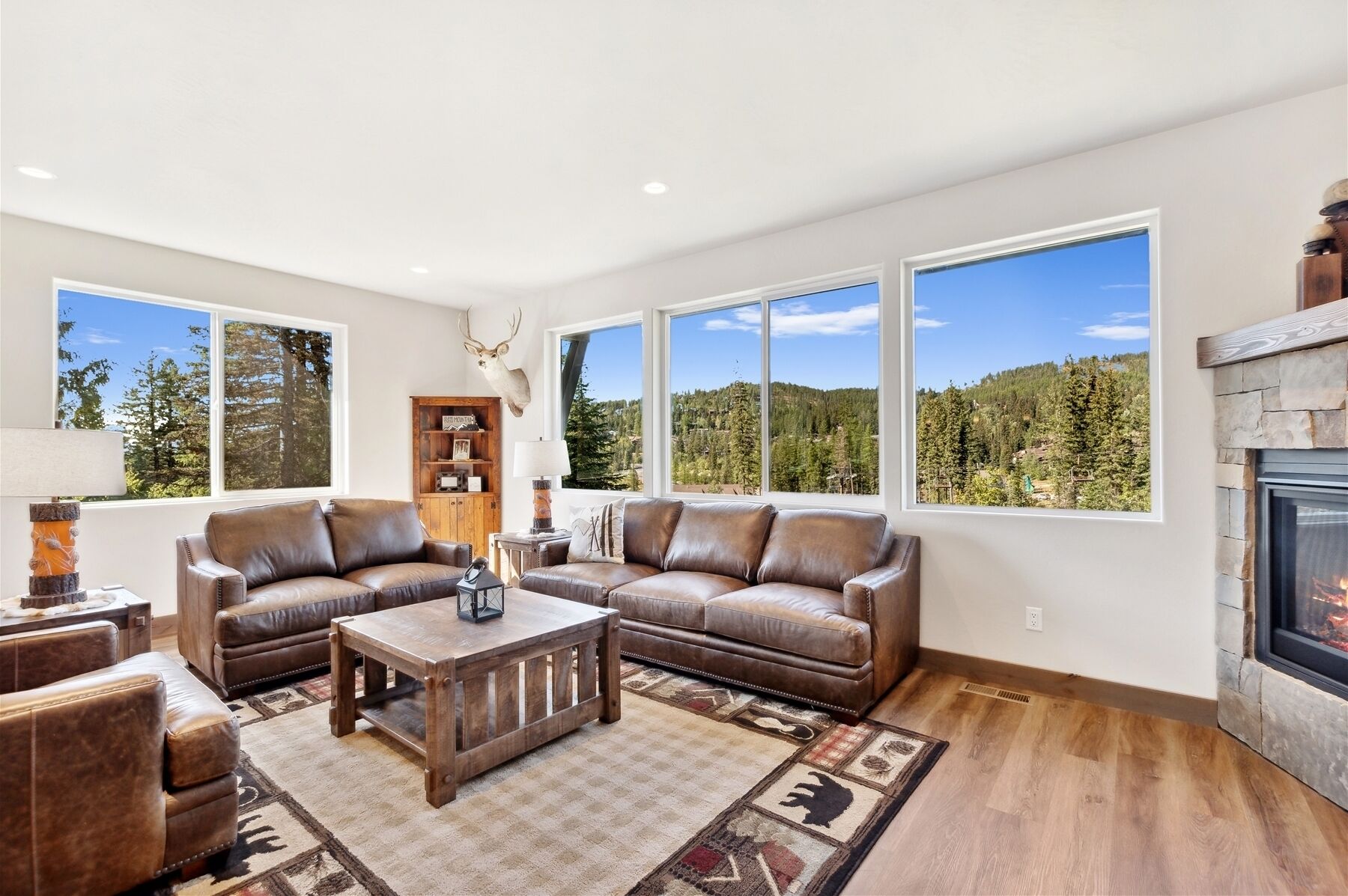 Trailblazer - Big Mountain 5BD 4BA Ski-in Ski-out luxury townhome!