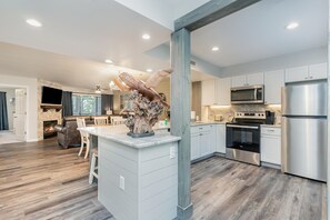 Villa, 2 Bedrooms | Private kitchen | Oven, dining tables