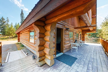 Image of Contemporary, dog-friendly log cabin with private deck & full kitchen