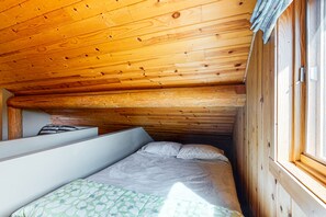 1 bedroom, internet, bed sheets