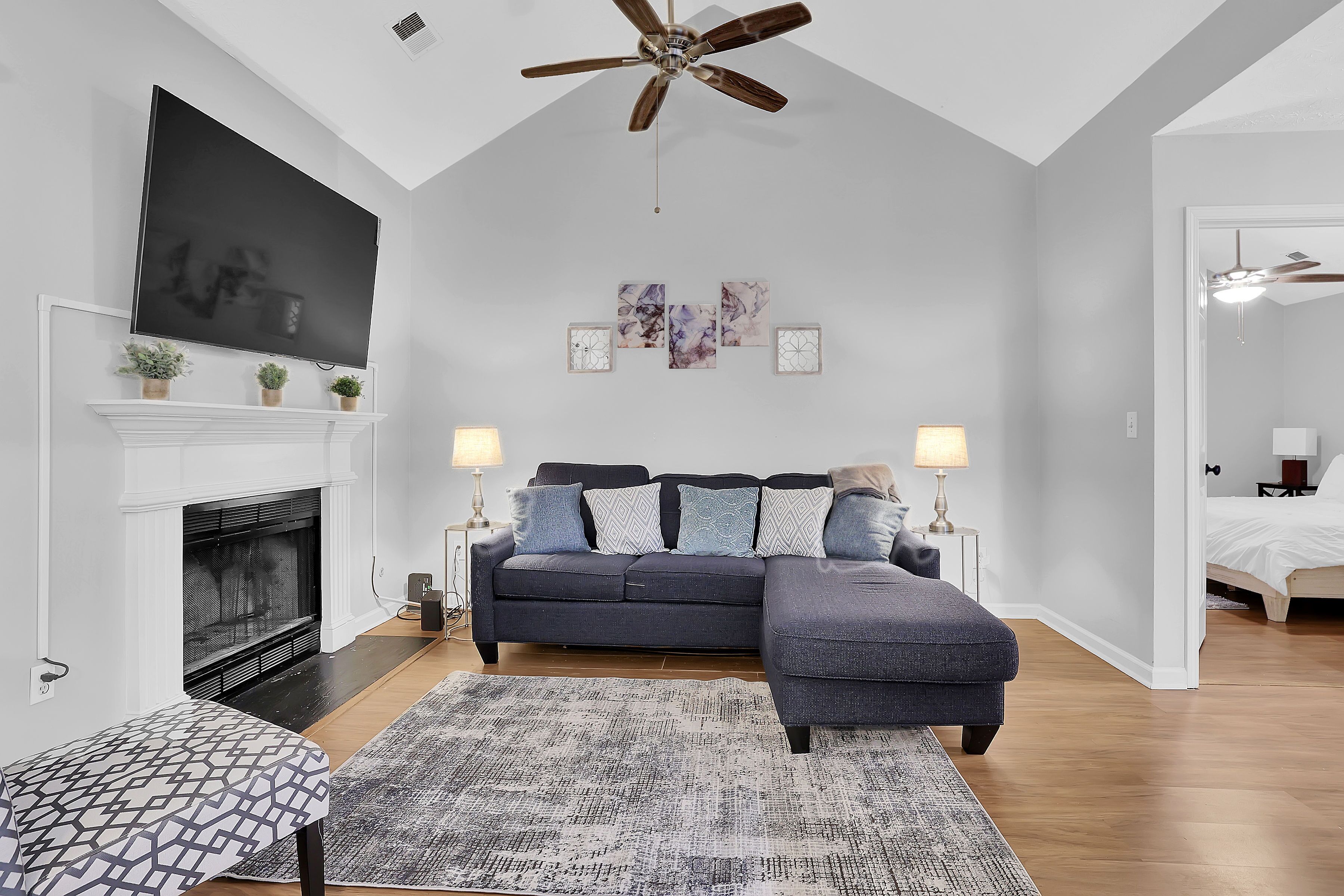 The Ultimate Peach Pad - Cozy 2BD/2Bth Home