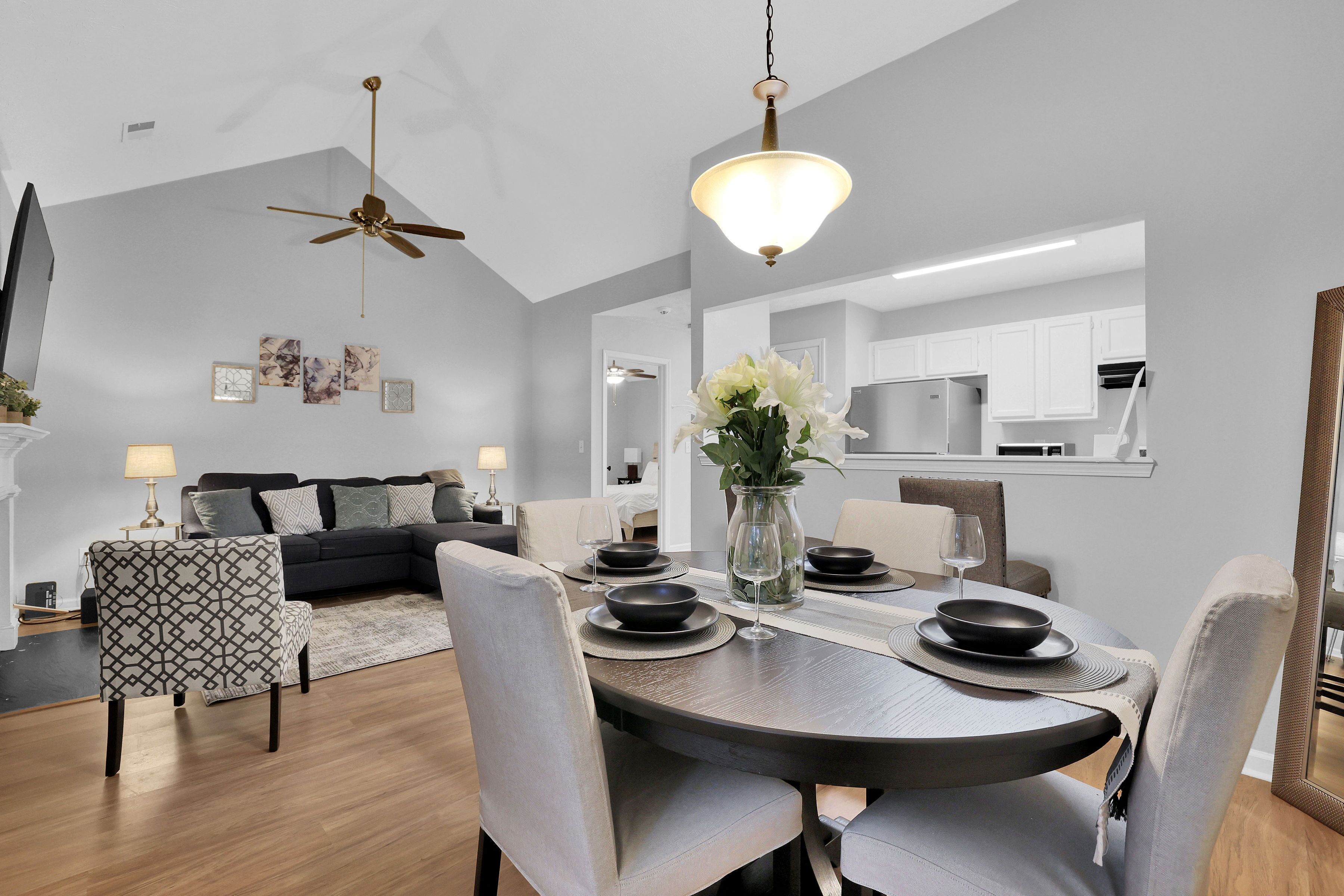 The Ultimate Peach Pad - Cozy 2BD/2Bth Home