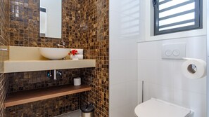 Dusche, Handtücher, Toilettenpapier