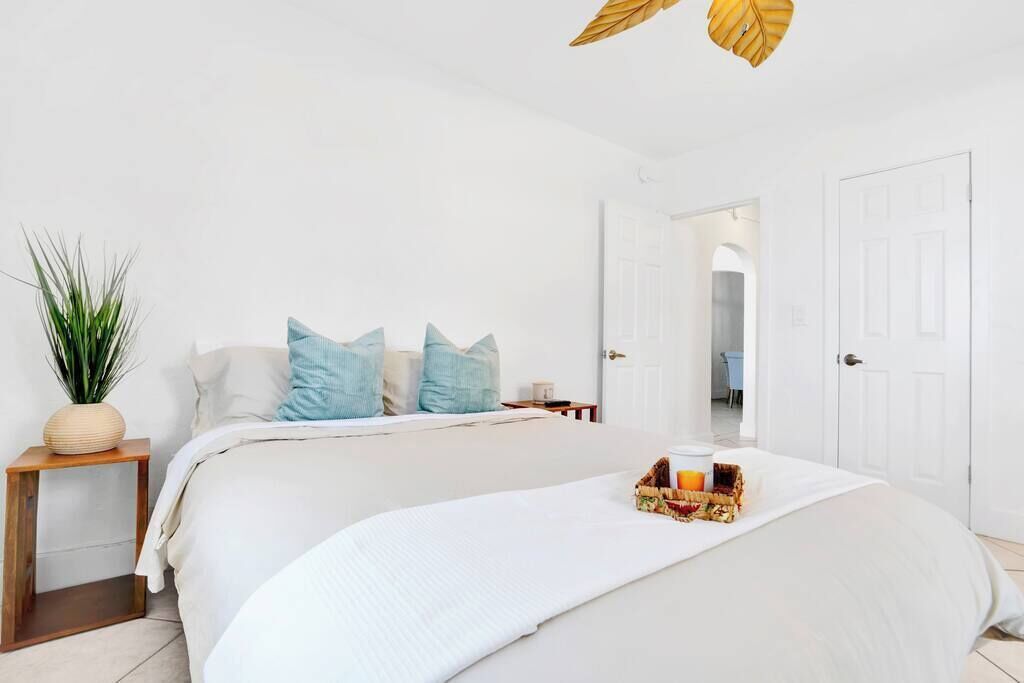 Best spot in Hollywood! w/ Ocean at your Doorstep!