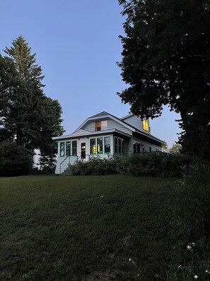 Exterior - 1932 Charming Cottage at the Lake (ontonagon)
