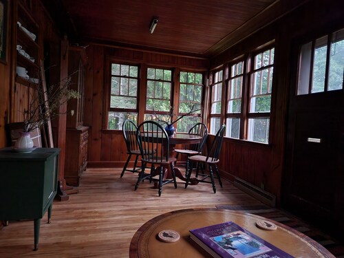 1932 Charming Cottage at the Lake