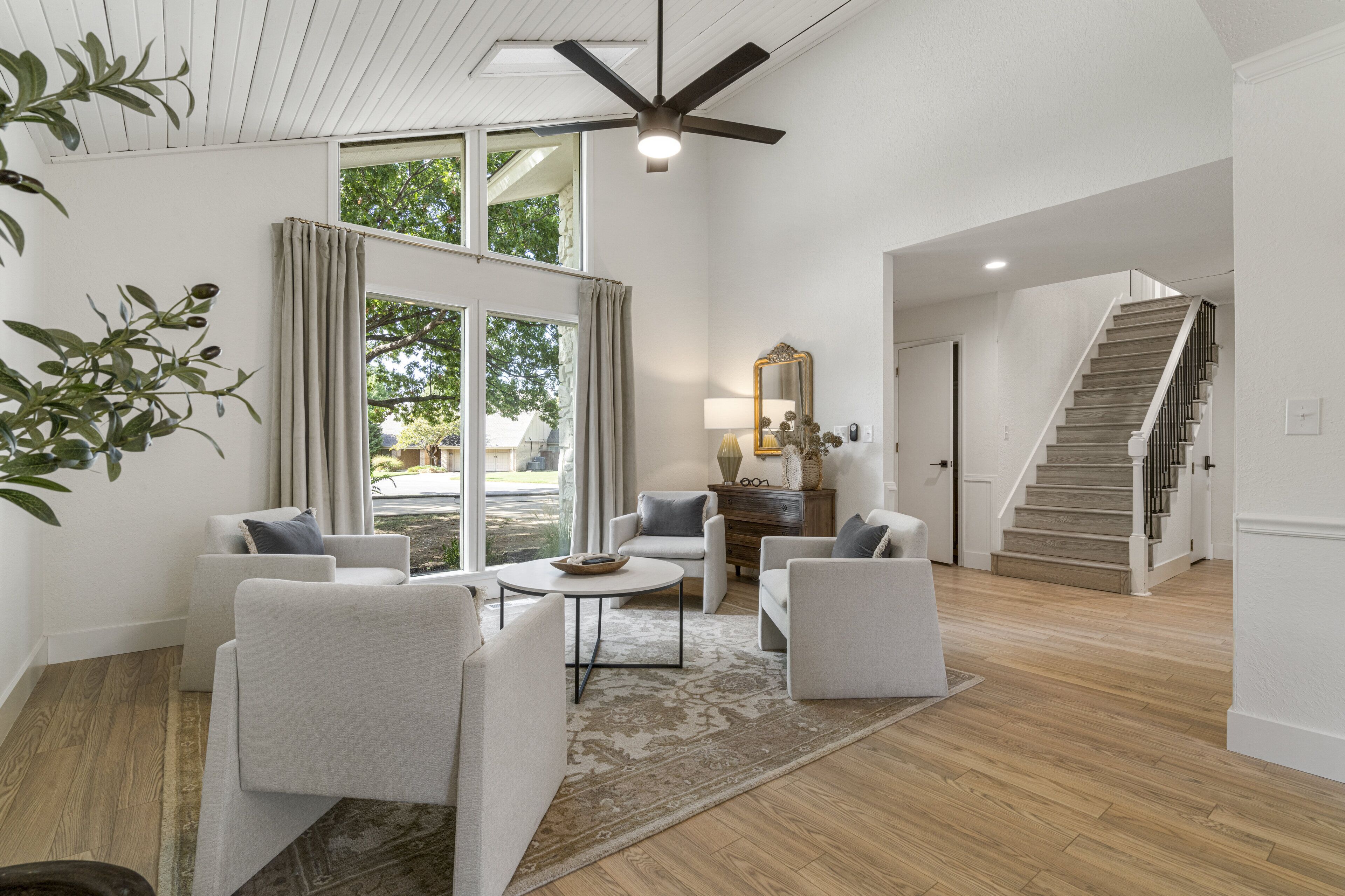 Hunter Oaks: Stylish retreat in central Tulsa location