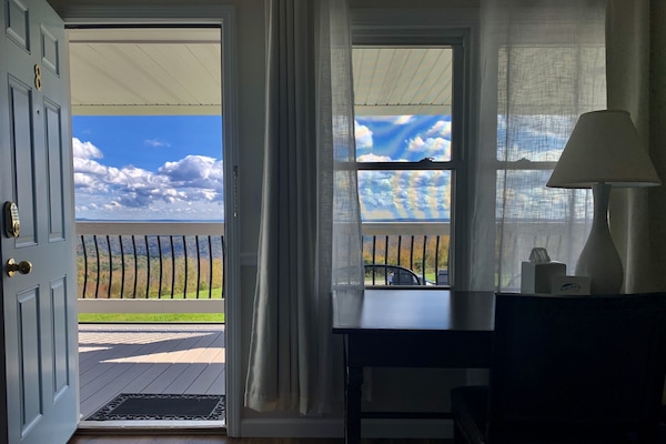 Single Room | 1 bedroom, in-room safe, desk, free WiFi