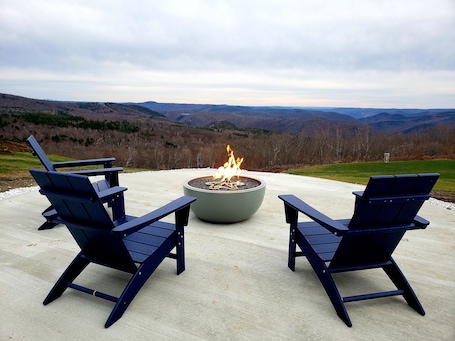 Terrace/patio. Blue Vista Motor Lodge