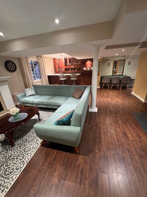Smart TV, fireplace, video games, table tennis