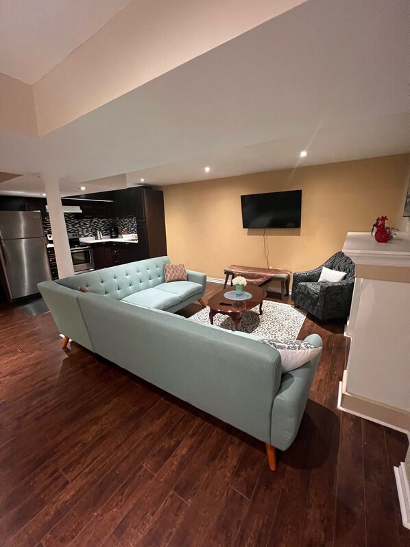 Smart TV, fireplace, video games, table tennis