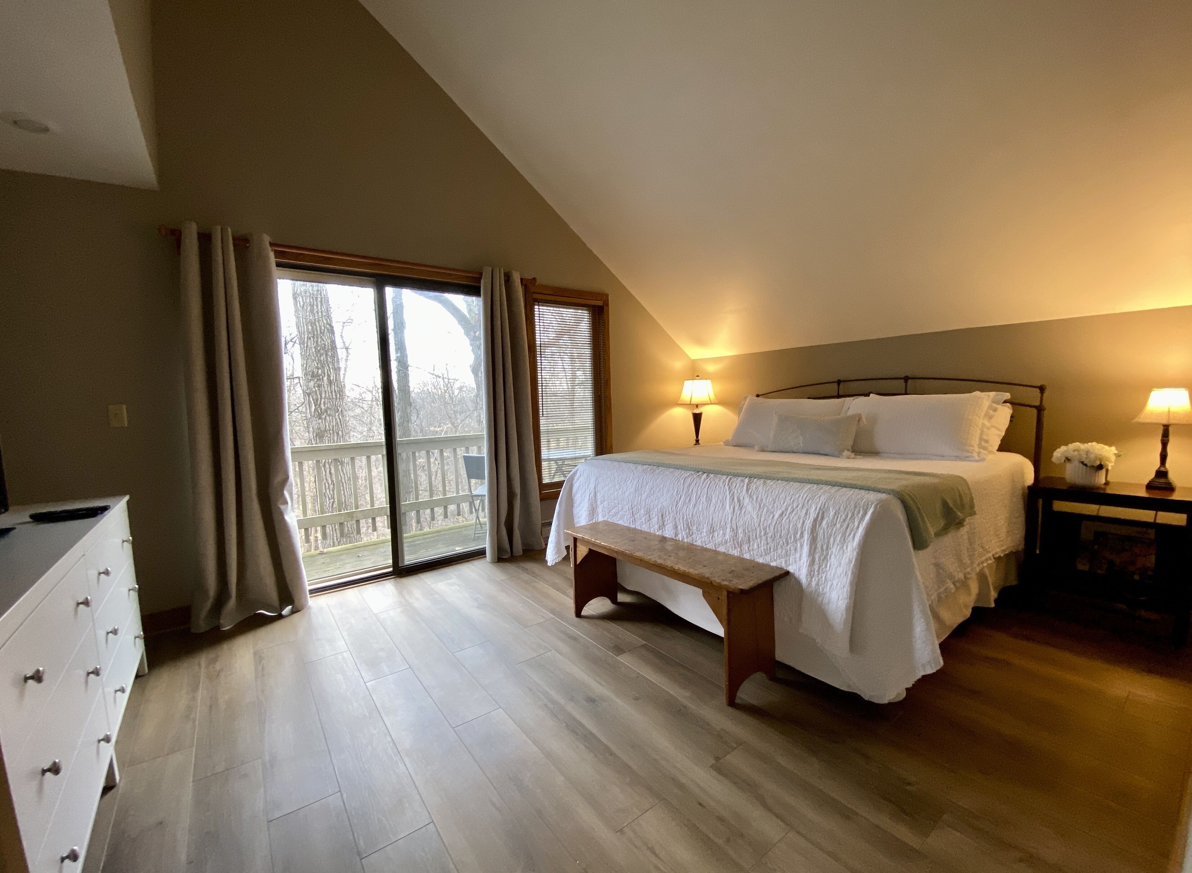 Private 3BR/2BA near golf, historic Galena, skiing, lake, hiking, owner's club