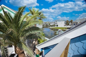Property grounds - Beautiful 3-bedroom home on the Canal with patio. (Galveston)