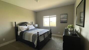 4 bedrooms, desk, iron/ironing board, travel crib