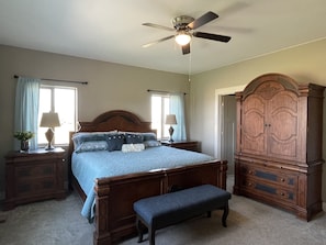 4 bedrooms, desk, iron/ironing board, travel cot