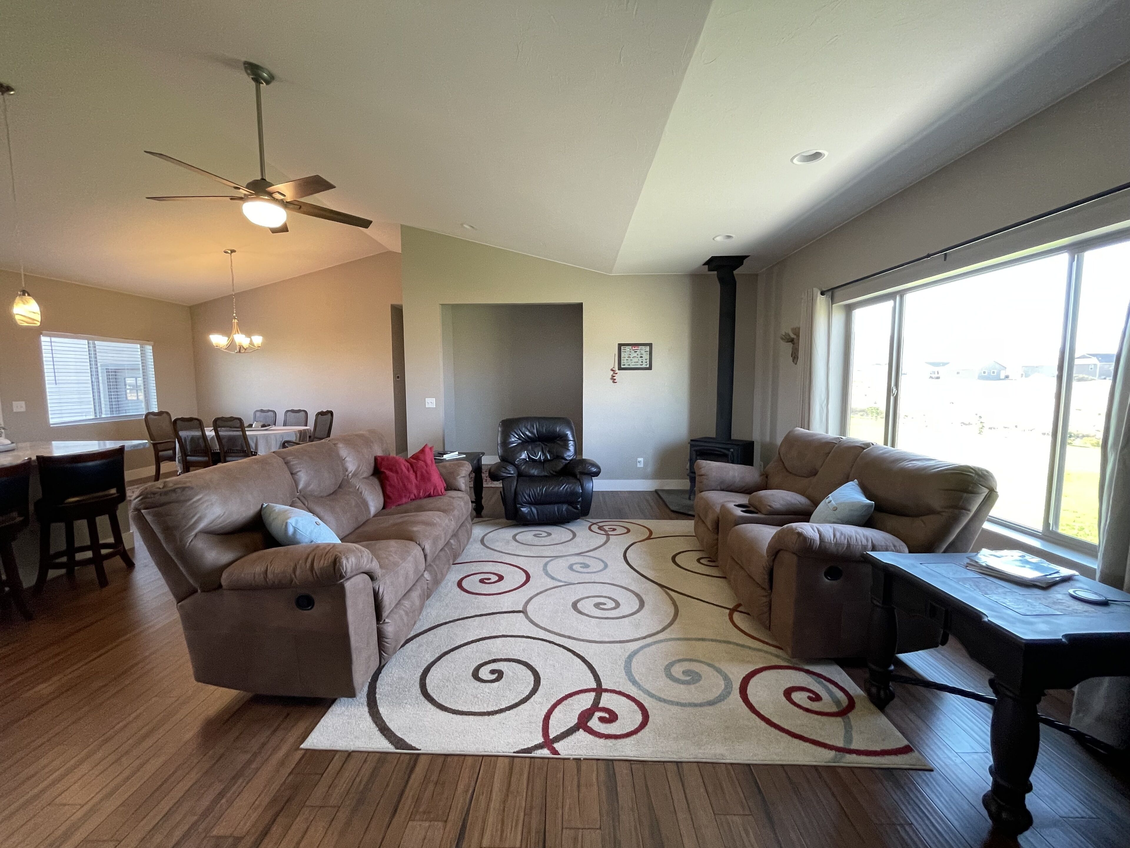 Smart TV, fireplace, books, computer monitors