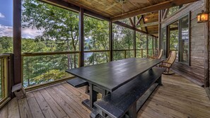Outdoor dining - Magnolia Bay - Lake Front | Double Decker Boat Dock | Pet Friendly | Hot Tub | Pool Table (Blue Ridge)