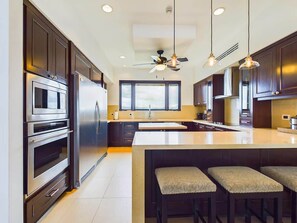 Køleskab, mikrobølgeovn, ovn, opvaskemaskine