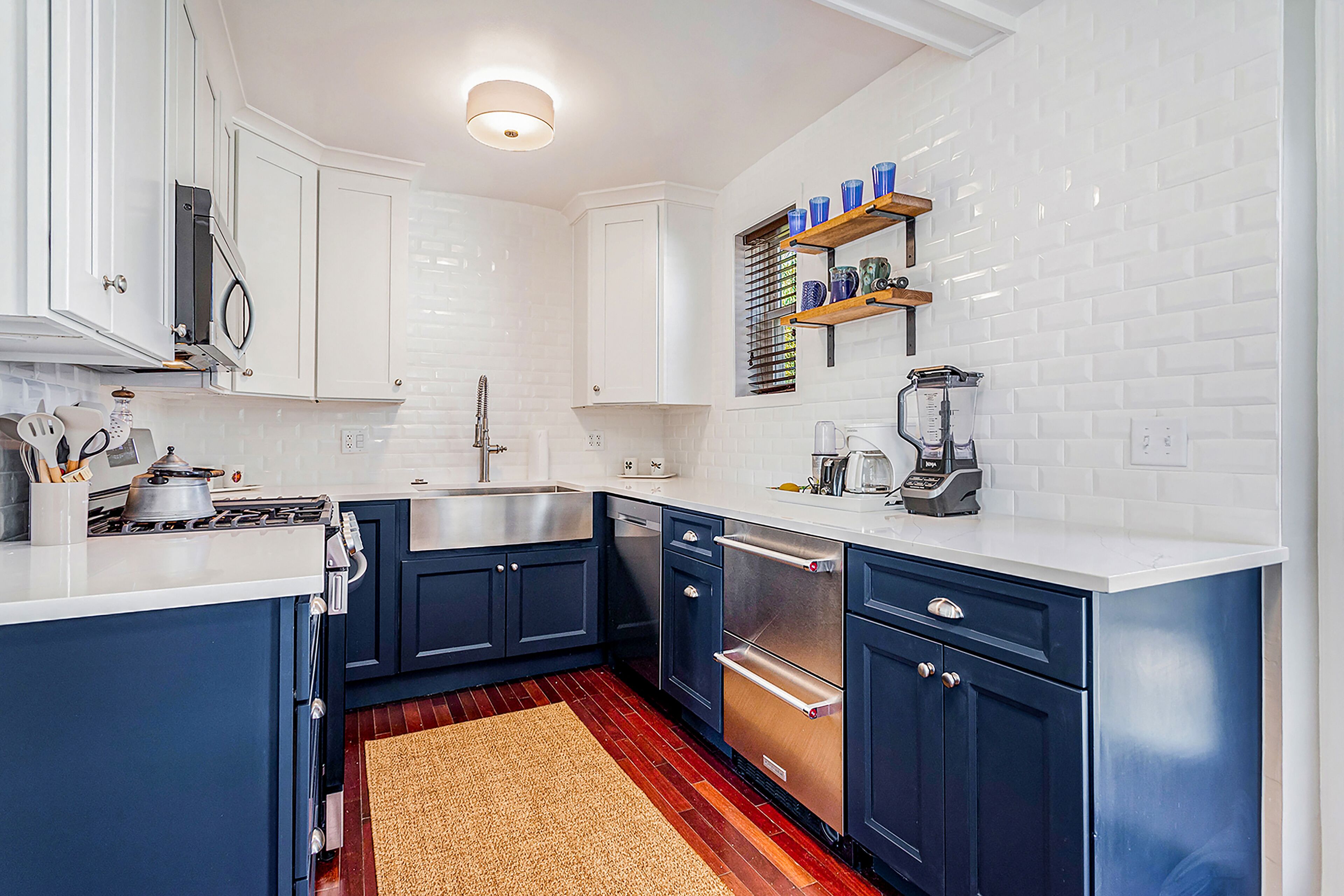 Quaint, budget-friendly home walking distance to town with grill - dog-friendly