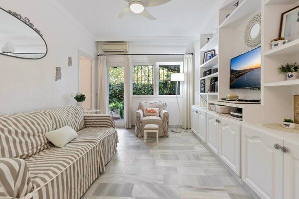 TV - *Fancy 2BR in Golden Mile close to the beach* (Marbella)