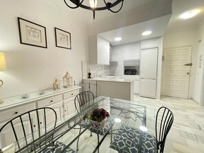 Dining - *Fancy 2BR in Golden Mile close to the beach* (Marbella)