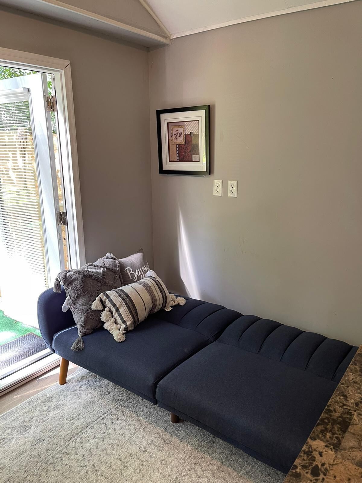 Cozy ,Charming and Comfy Tiny Home with Beautiful View in a Quiet Area