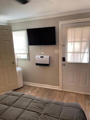 1 bedroom, desk, iron/ironing board, free WiFi