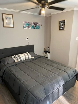 1 bedroom, desk, iron/ironing board, free WiFi - Cozy ,Charming and Comfy Tiny Home with Beautiful View in a Quiet Area (Greensboro)