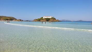 Tæt på stranden, hvidt sand, 20 strandbarer