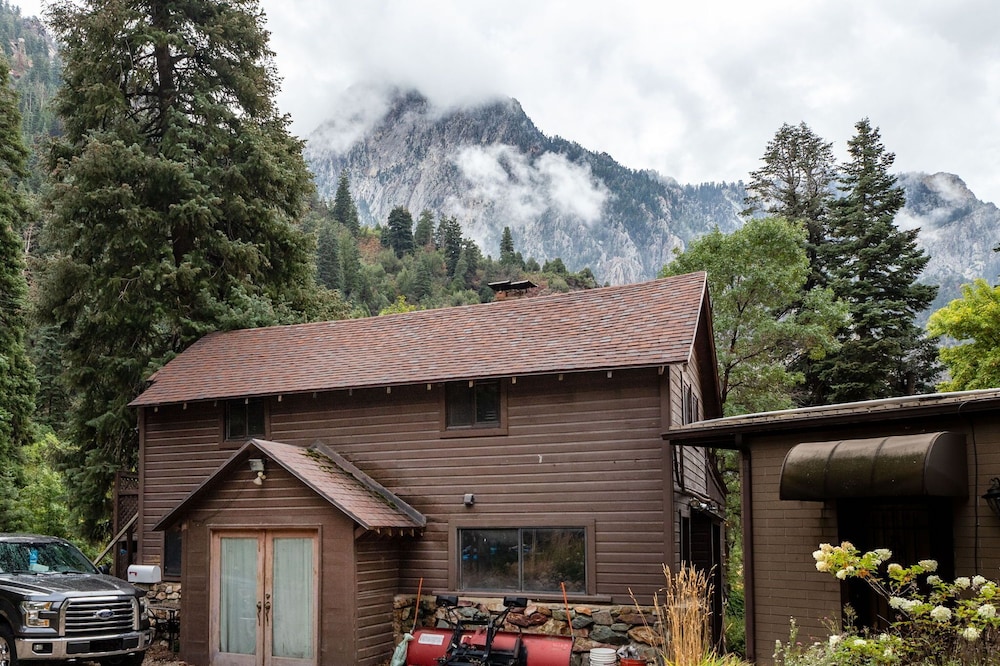 Mountain Apartment Located in BigCottonwood Canyon.