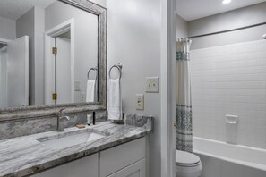 Villa, 3 habitaciones | BaƱo | Toallas