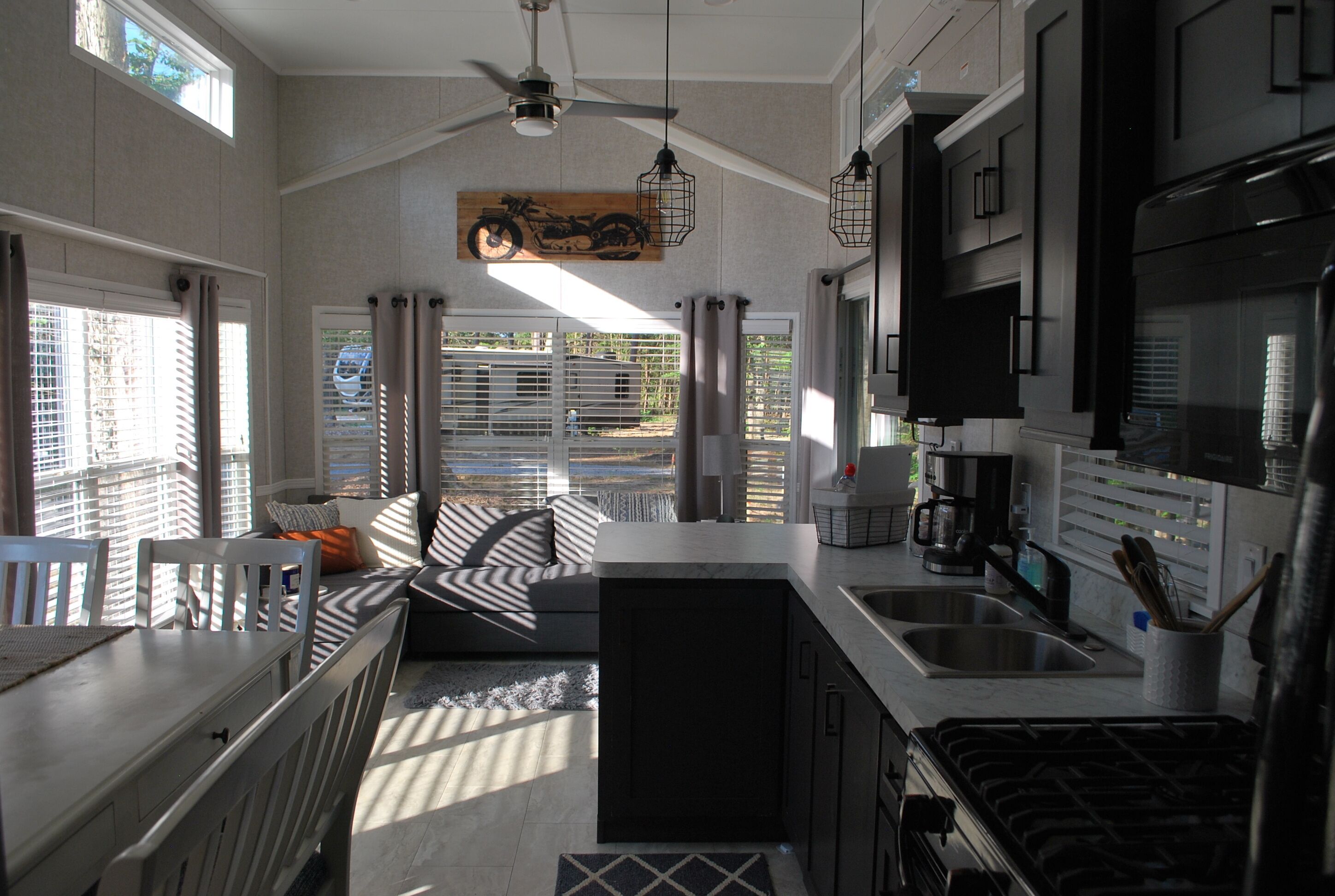 New Tiny Home 4 miles to VIR & close to Hyco Lake